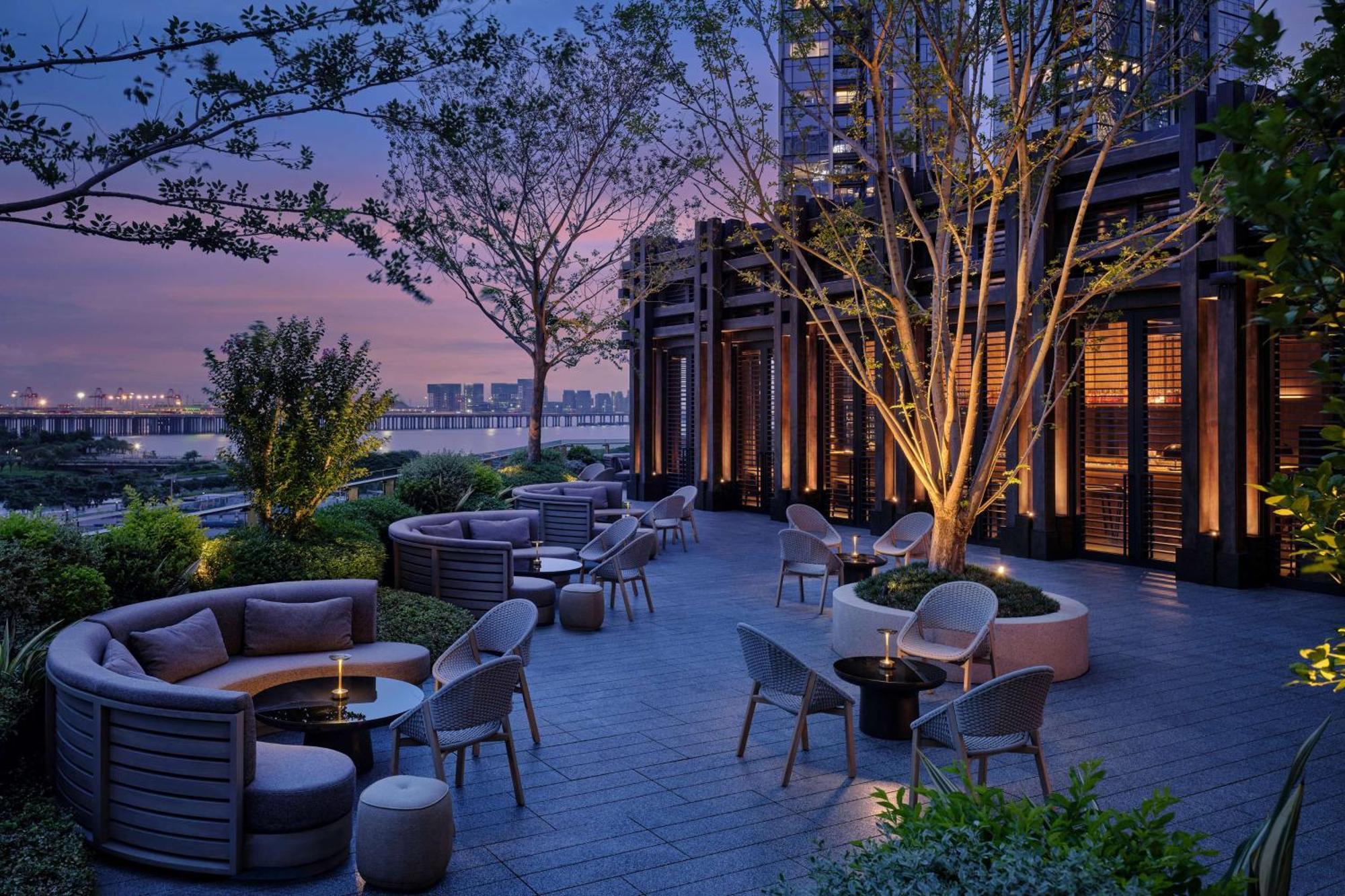 Conrad Shenzhen, The First Art Museum Hotel In Greater Bay Area With The Stunning Bay And Sunset View In The Hotel Terrace Экстерьер фото