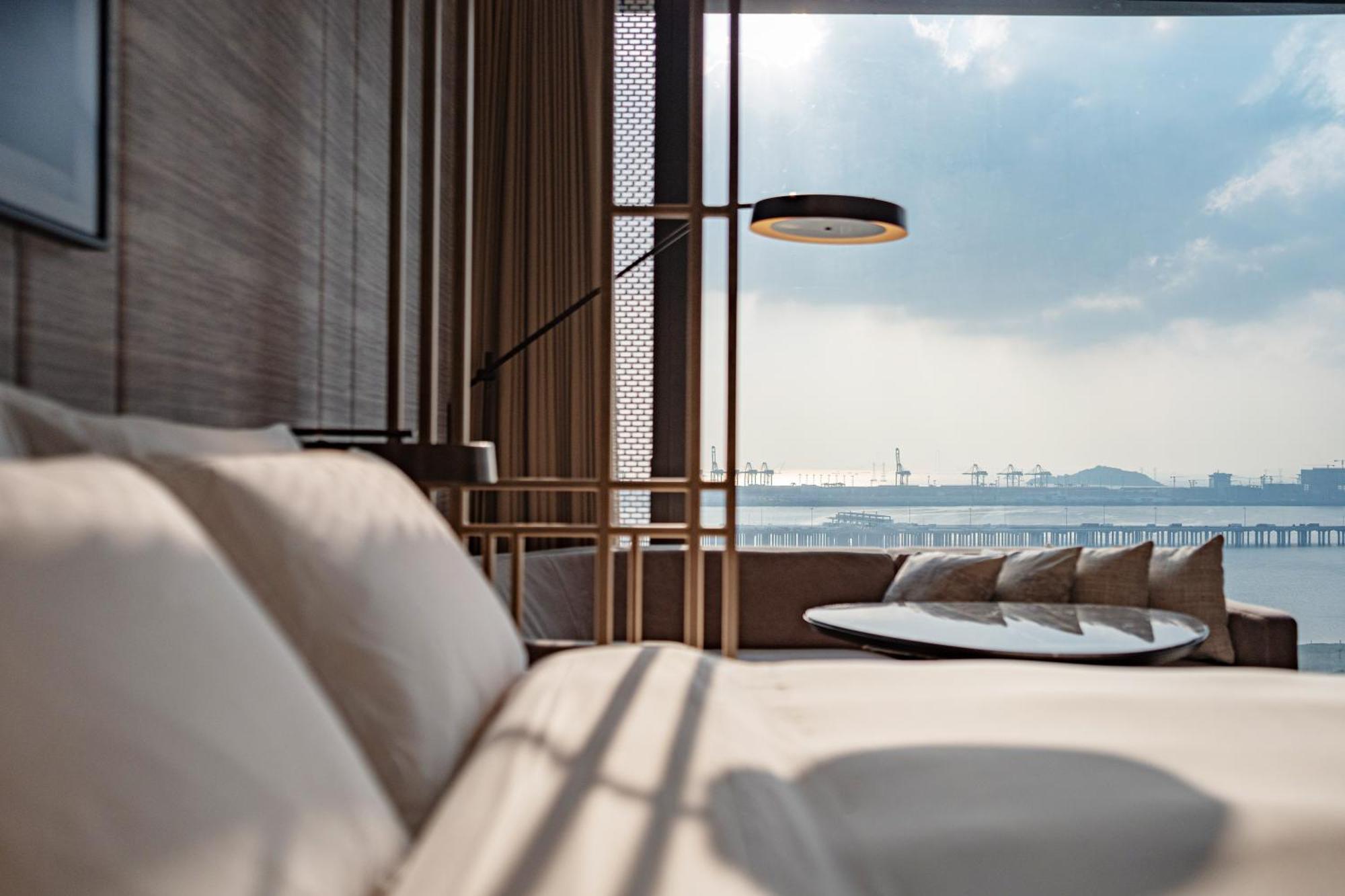 Conrad Shenzhen, The First Art Museum Hotel In Greater Bay Area With The Stunning Bay And Sunset View In The Hotel Terrace Экстерьер фото