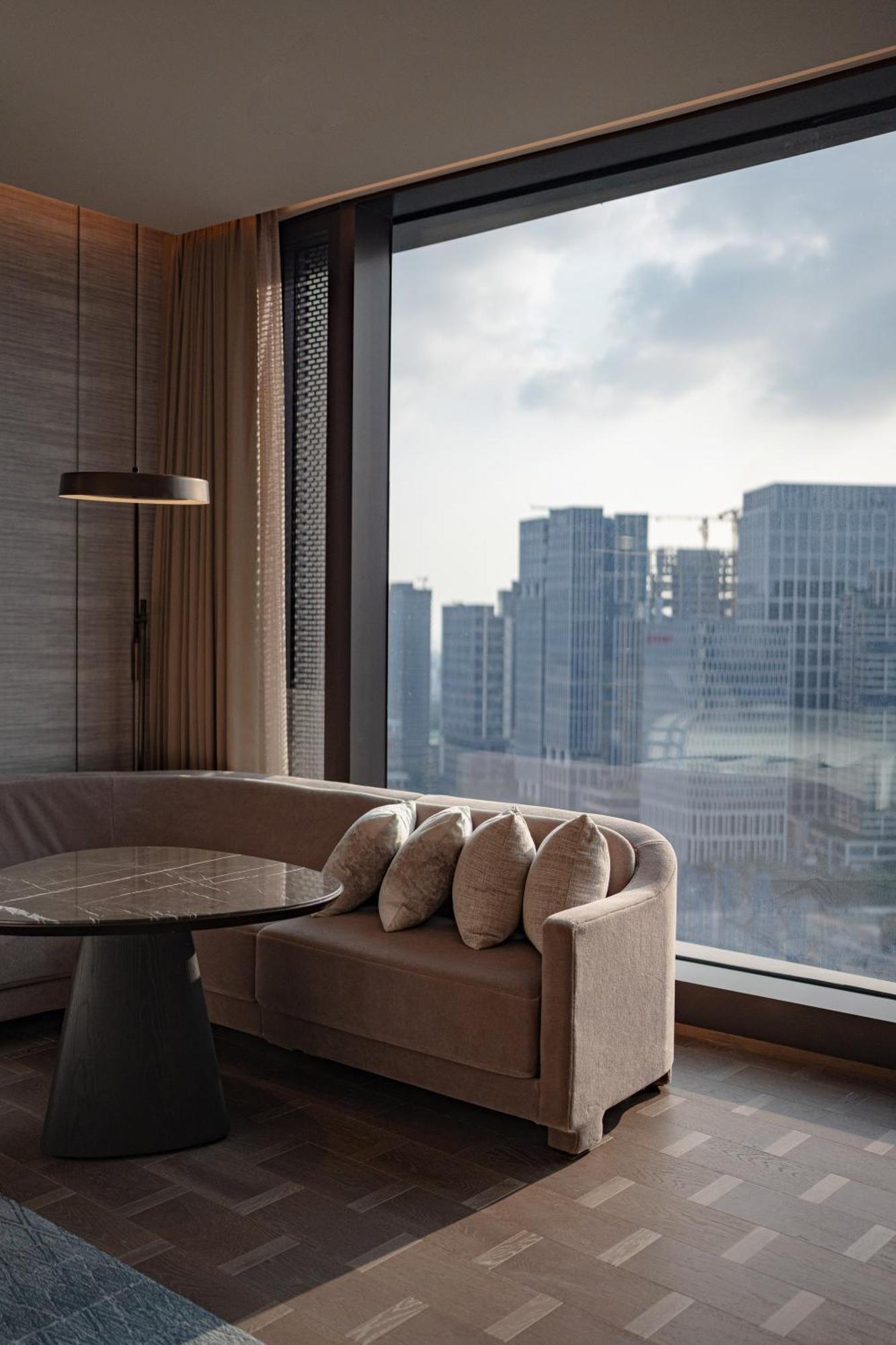 Conrad Shenzhen, The First Art Museum Hotel In Greater Bay Area With The Stunning Bay And Sunset View In The Hotel Terrace Экстерьер фото